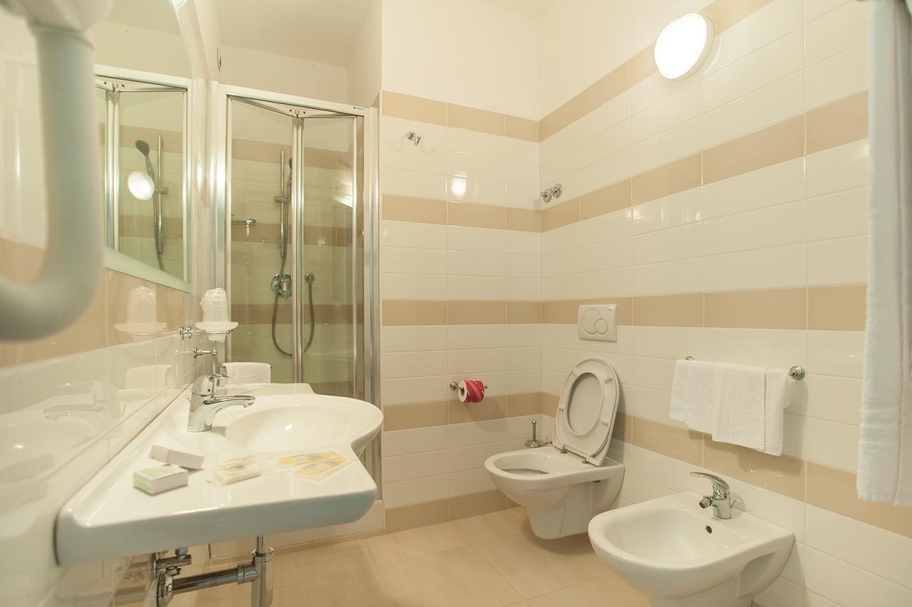 סילבי מרינה Hotel Riviera מראה חיצוני תמונה